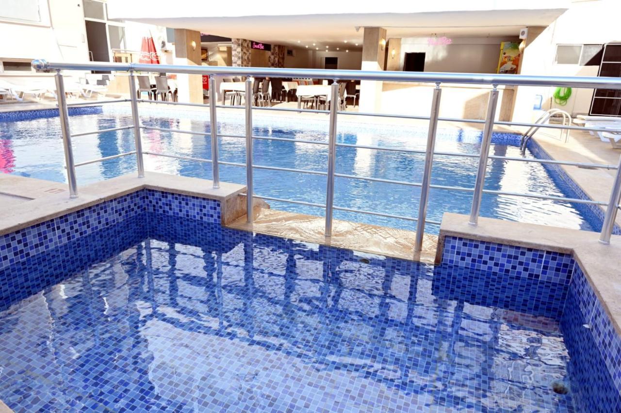 Roxx Royal Hotel Кушадасъ Екстериор снимка